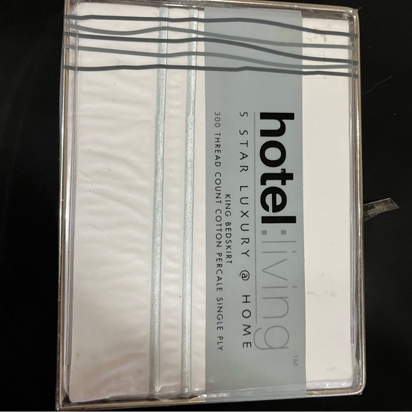 Hotel Collection Other - NWT Hotel living five star luxury at home King bed skirt